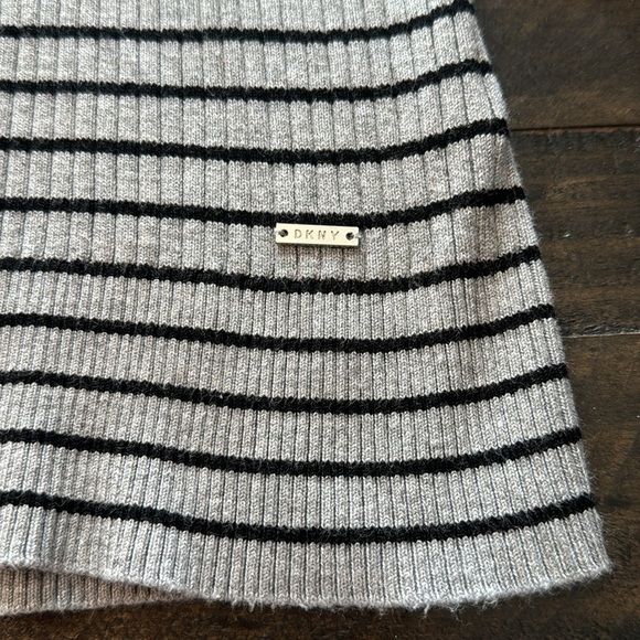 DKNY women black gray stripe long sleeve turtle neck sweater size Large - Picture 7 of 10